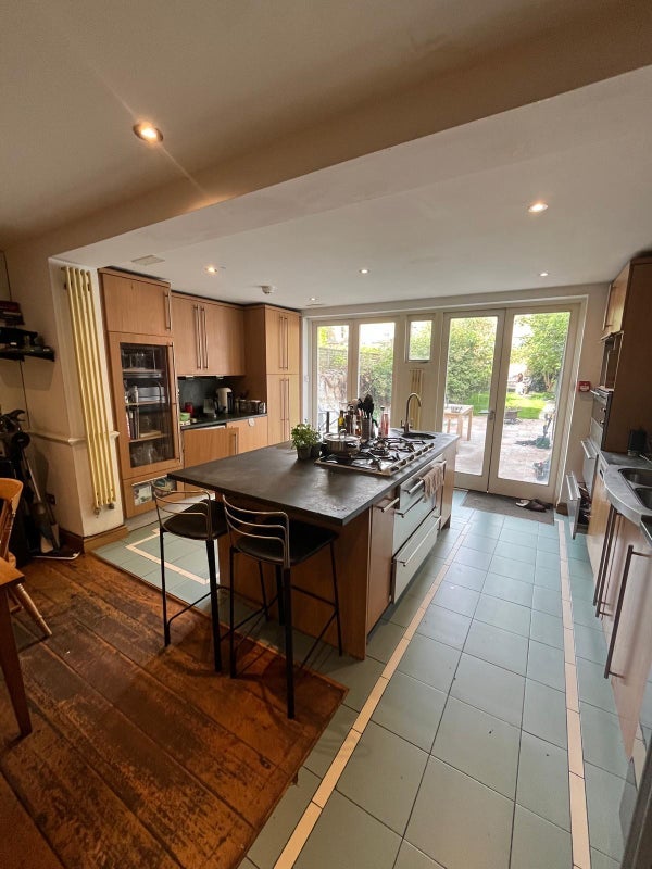 Room Greenwood Road in Greater London