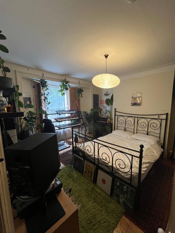 Room Greenwood Road in Greater London