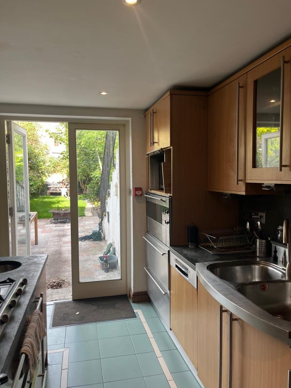 Room Greenwood Road in Greater London