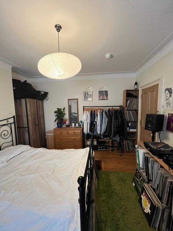 Room Greenwood Road in Greater London