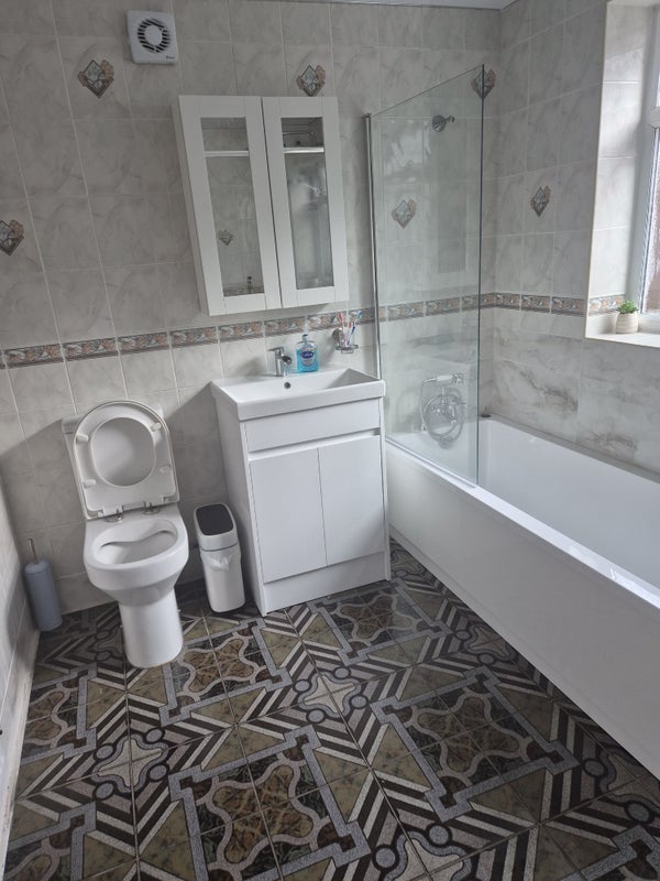 Room Grange Road in Sandwell