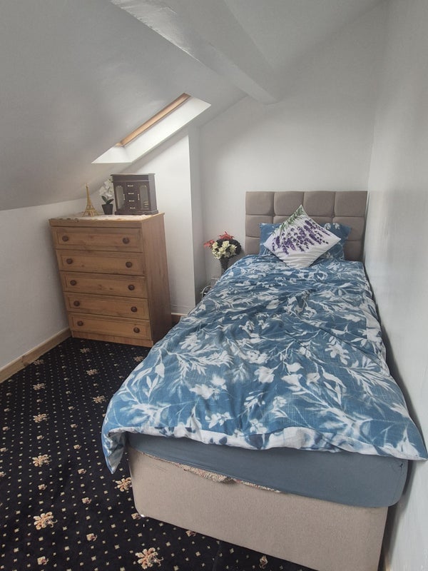 Room Grange Road in Sandwell