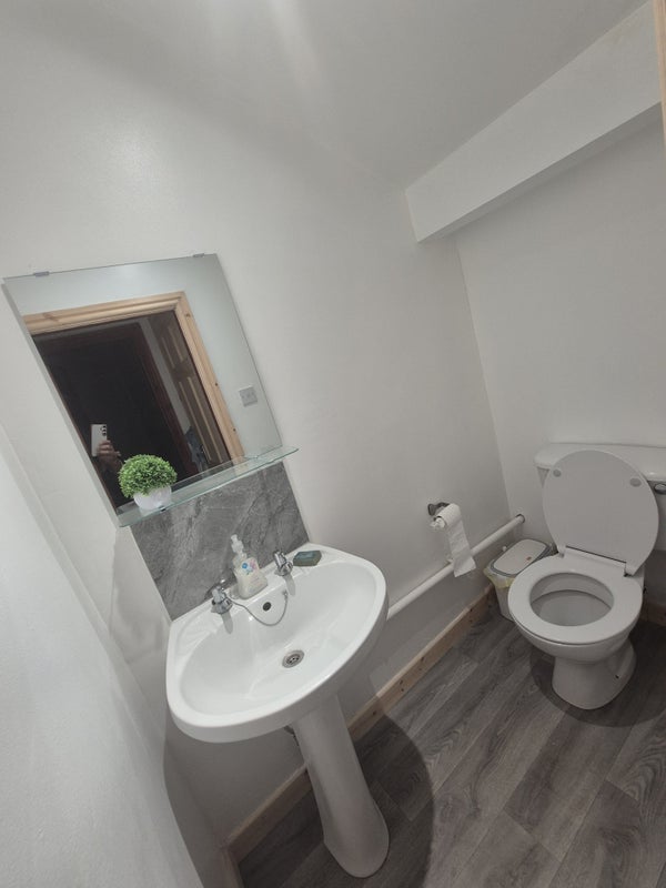 Room Grange Road in Sandwell
