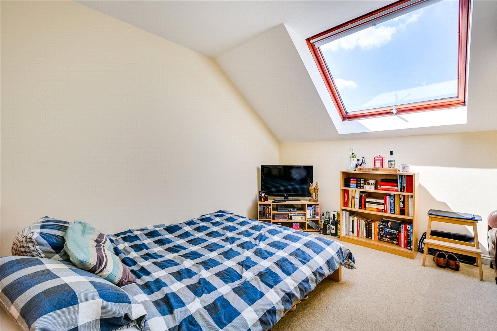 Flat Saint James's Drive in Greater London