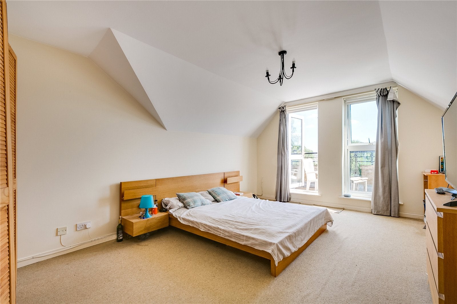 Flat Saint James's Drive in Greater London