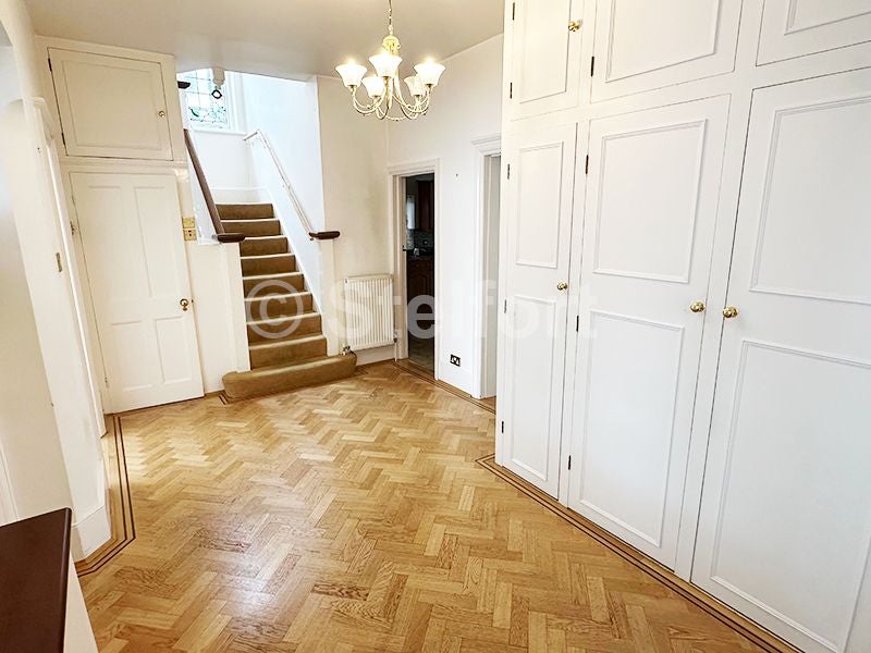 House The Ridgeway in Greater London