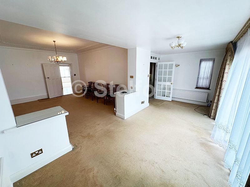 House The Ridgeway in Greater London