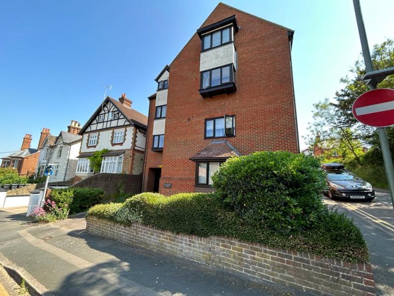 Flat Warren Road in Guildford