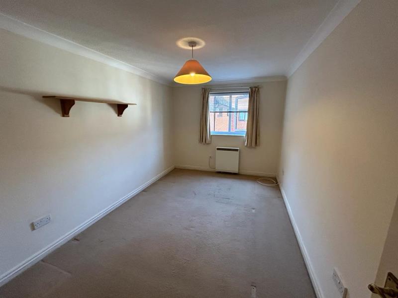 Flat Warren Road in Guildford