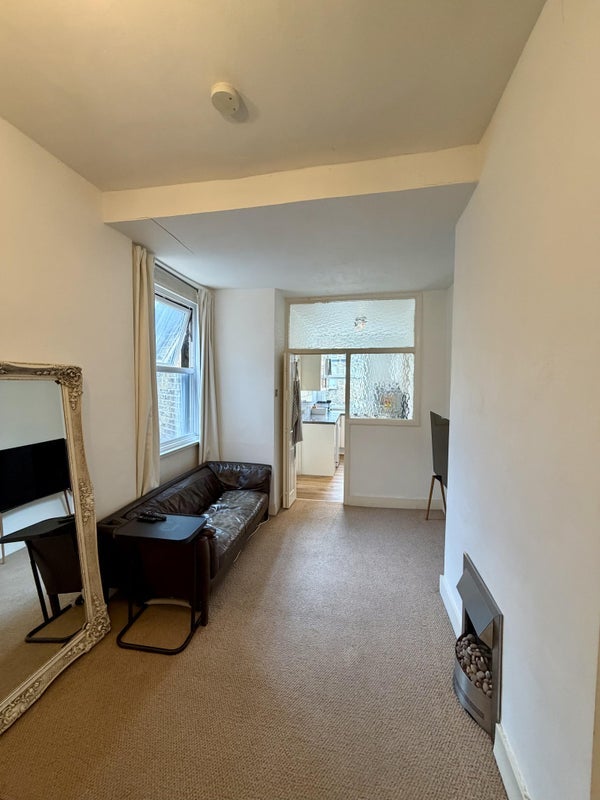 Flat Ling Road in Greater London