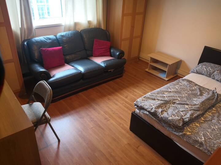Room Harrison Street in Greater London