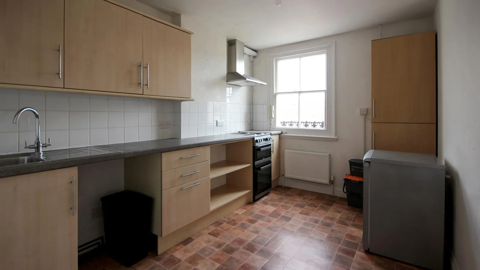 Flat Round Hill Crescent in Brighton