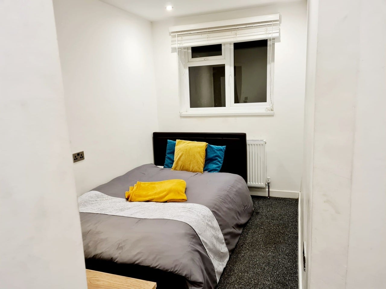 Room Sutton Road in Watford