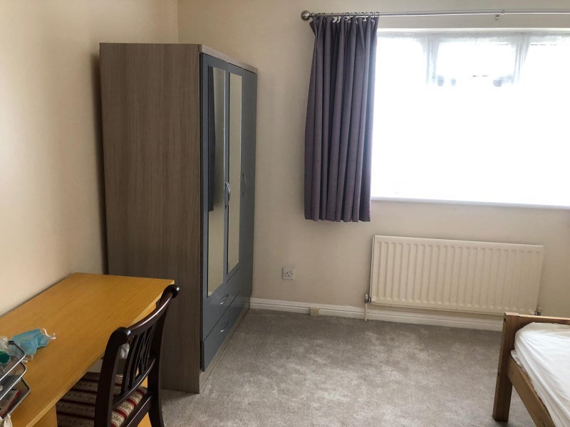 Room Brickfield Farm Gardens in Greater London