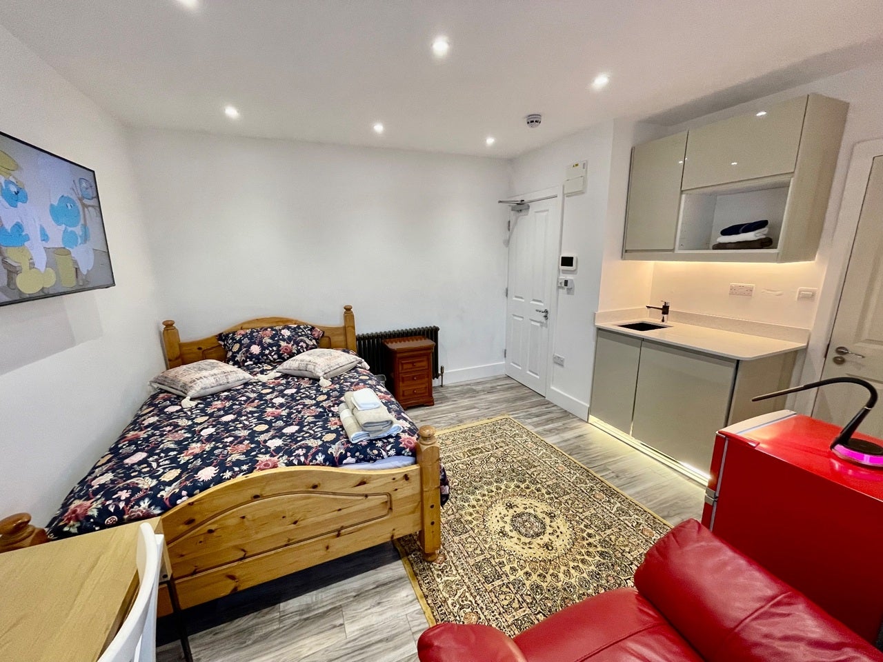 Room Whitton Avenue West in Greater London