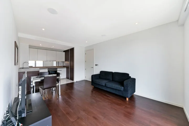 Flat Alexia Square in Greater London