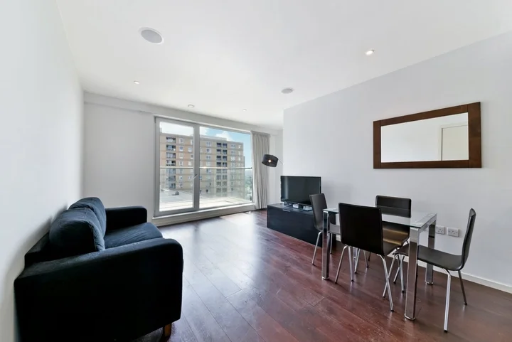 Flat Alexia Square in Greater London