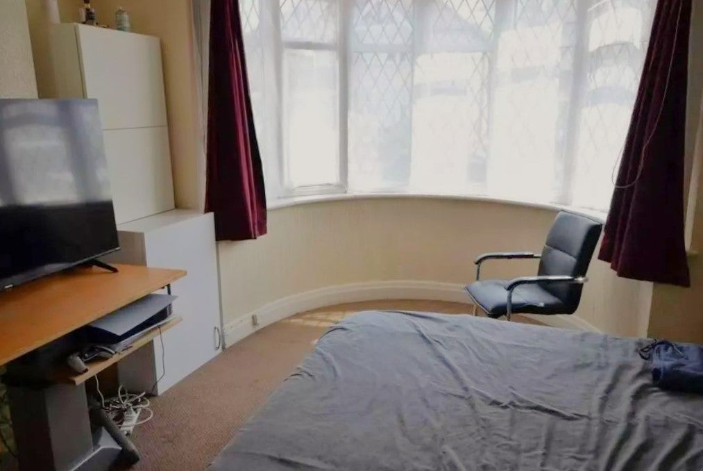 House Ivanhoe Drive in Greater London