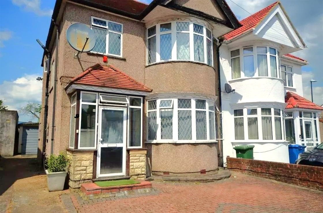 House Ivanhoe Drive in Greater London