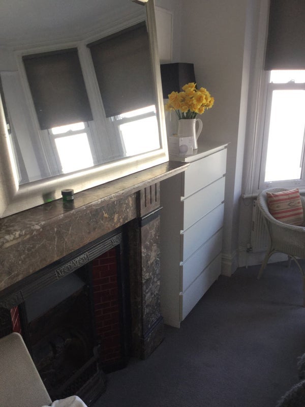 Room Temple Road in Greater London