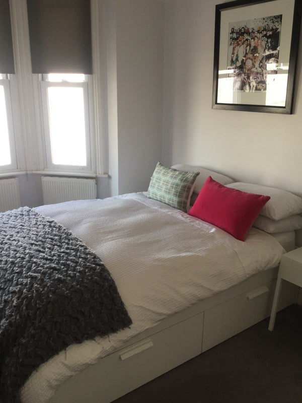 Room Temple Road in Greater London