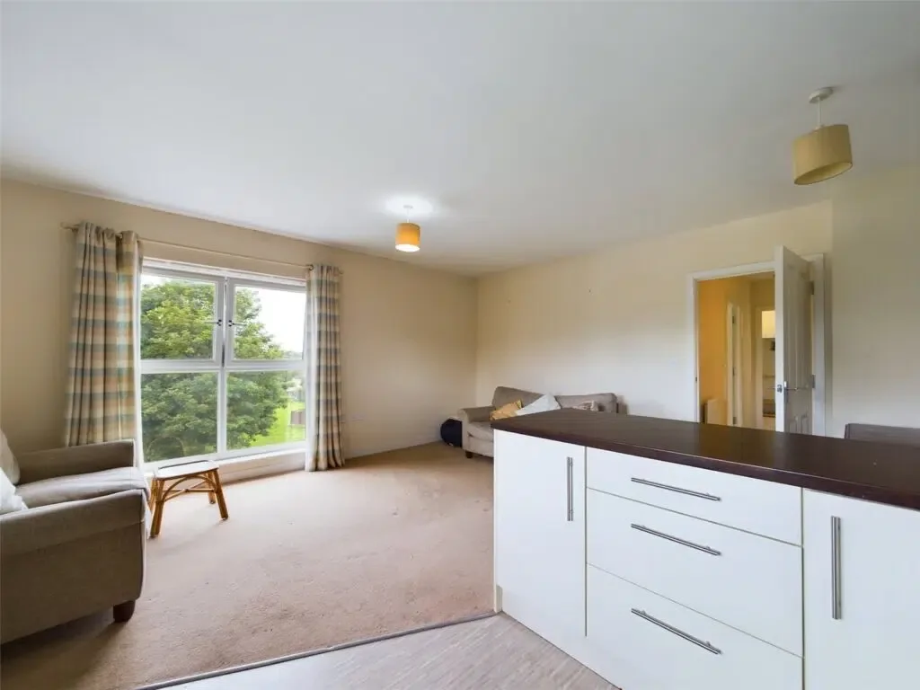 Flat Gemini Close in Cheltenham
