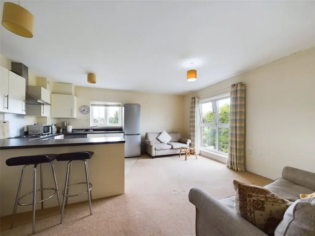 Flat Gemini Close in Cheltenham