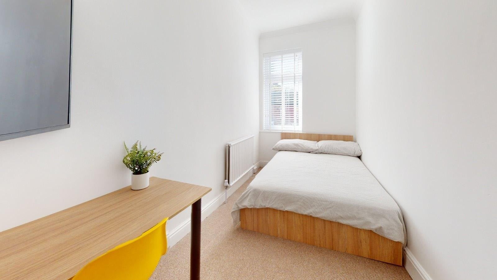 Room Carholme Road in Lincoln