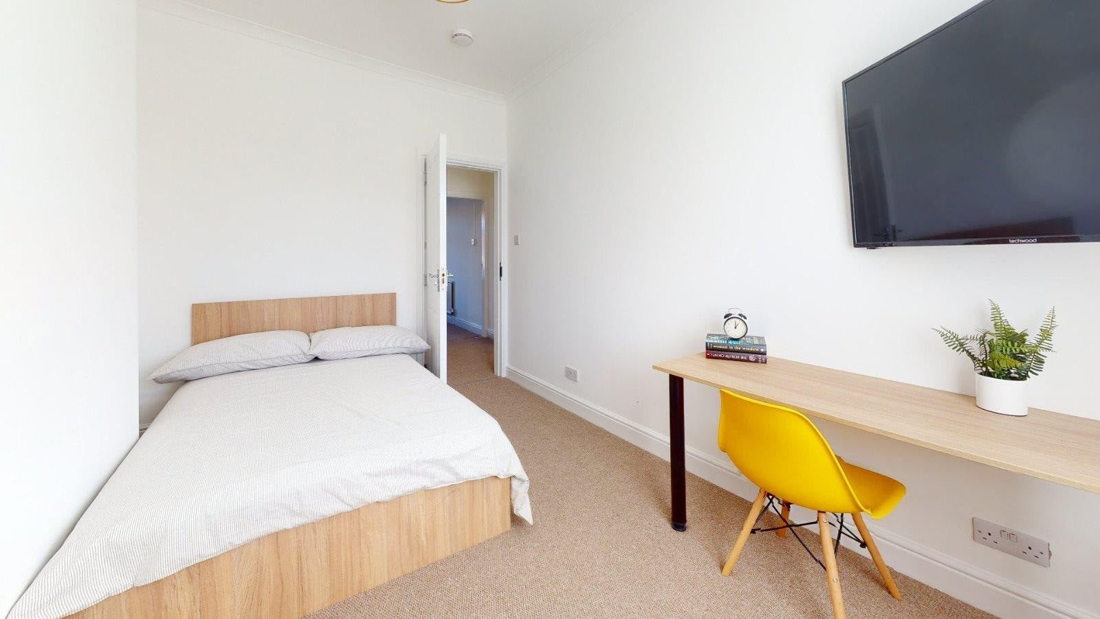 Room Carholme Road in Lincoln