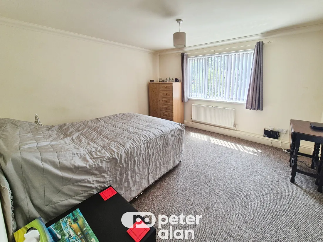 Flat Saint Mary Street in Risca