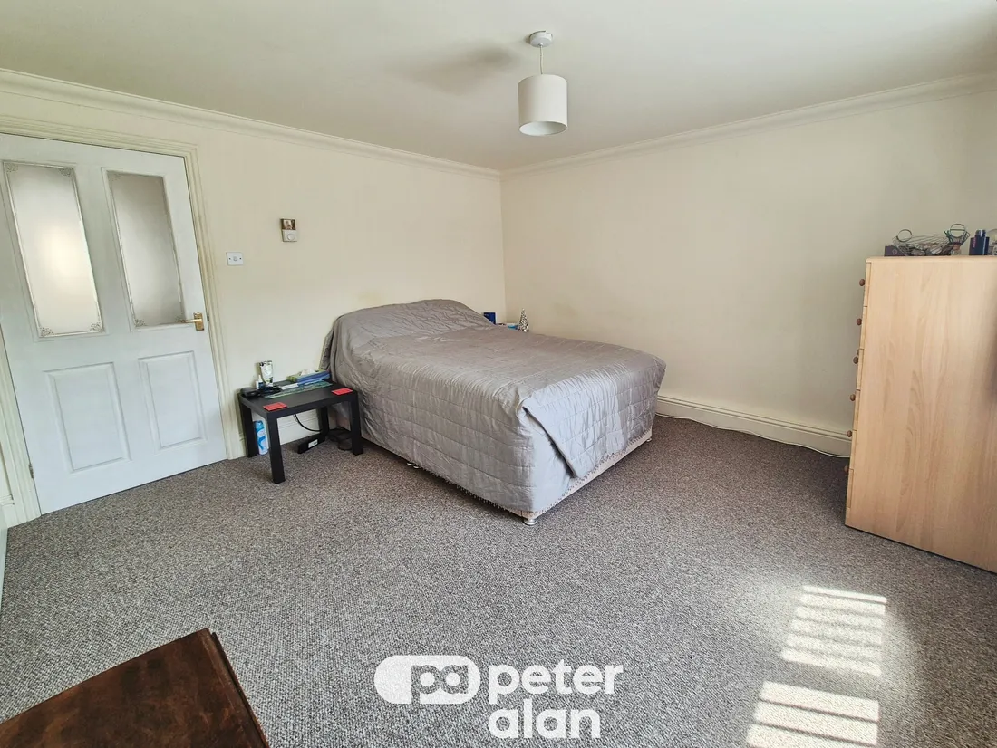 Flat Saint Mary Street in Risca