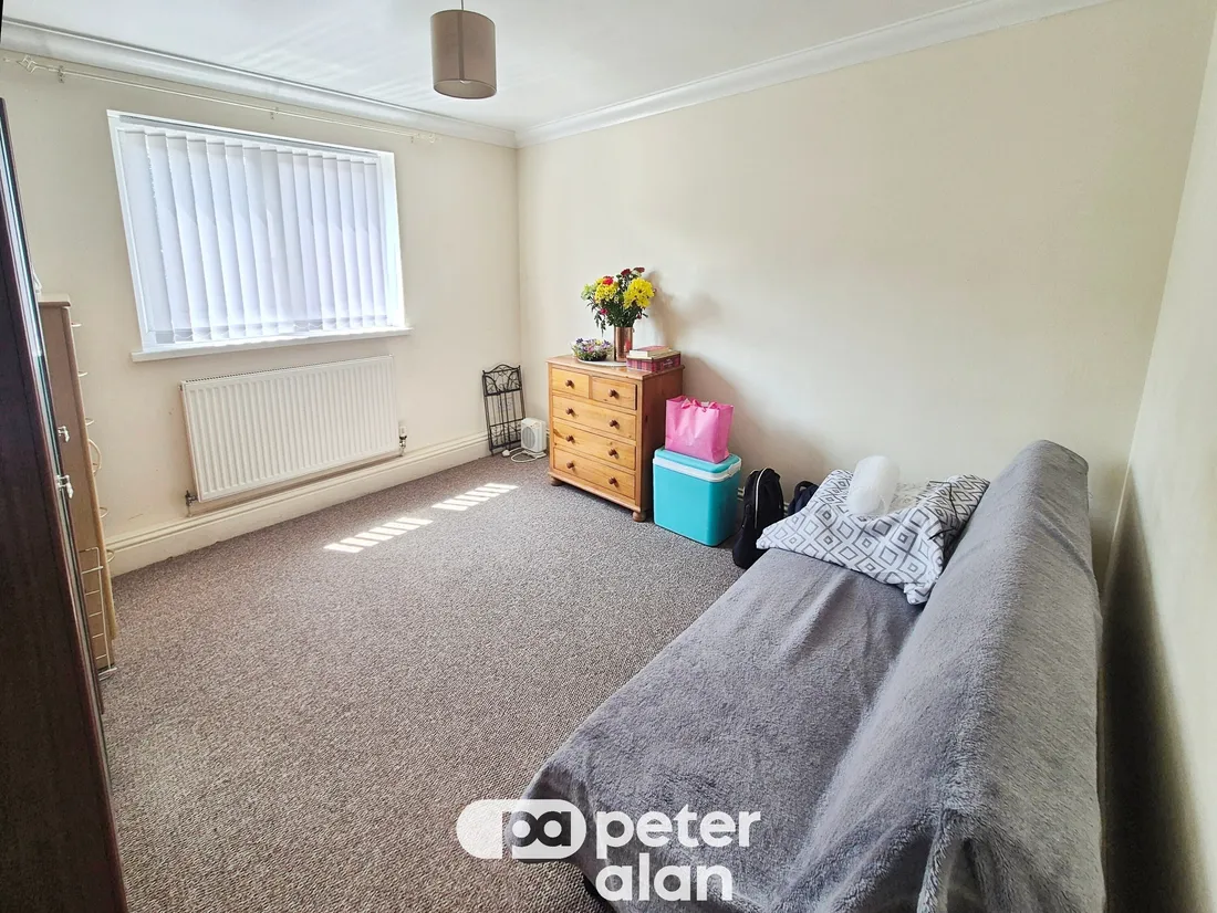 Flat Saint Mary Street in Risca