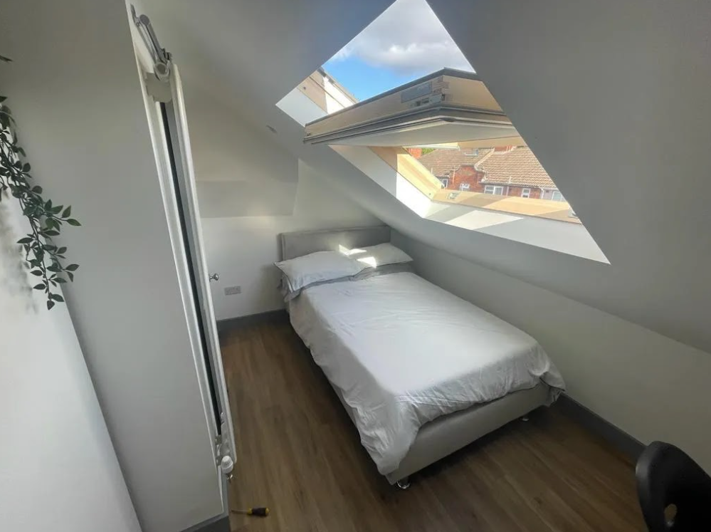 Room St. George's Road in Coventry