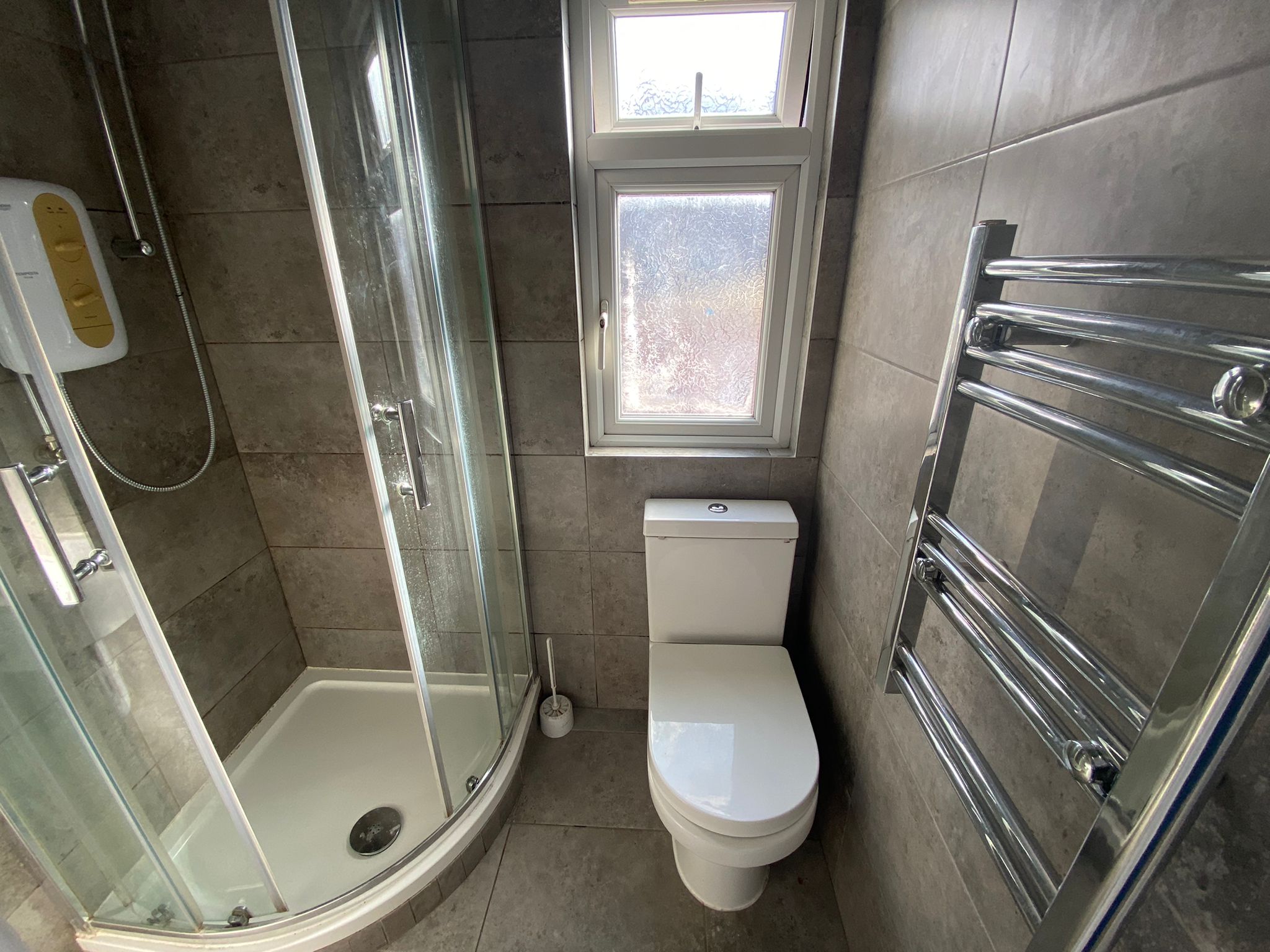 Flat Northcote Avenue in Greater London