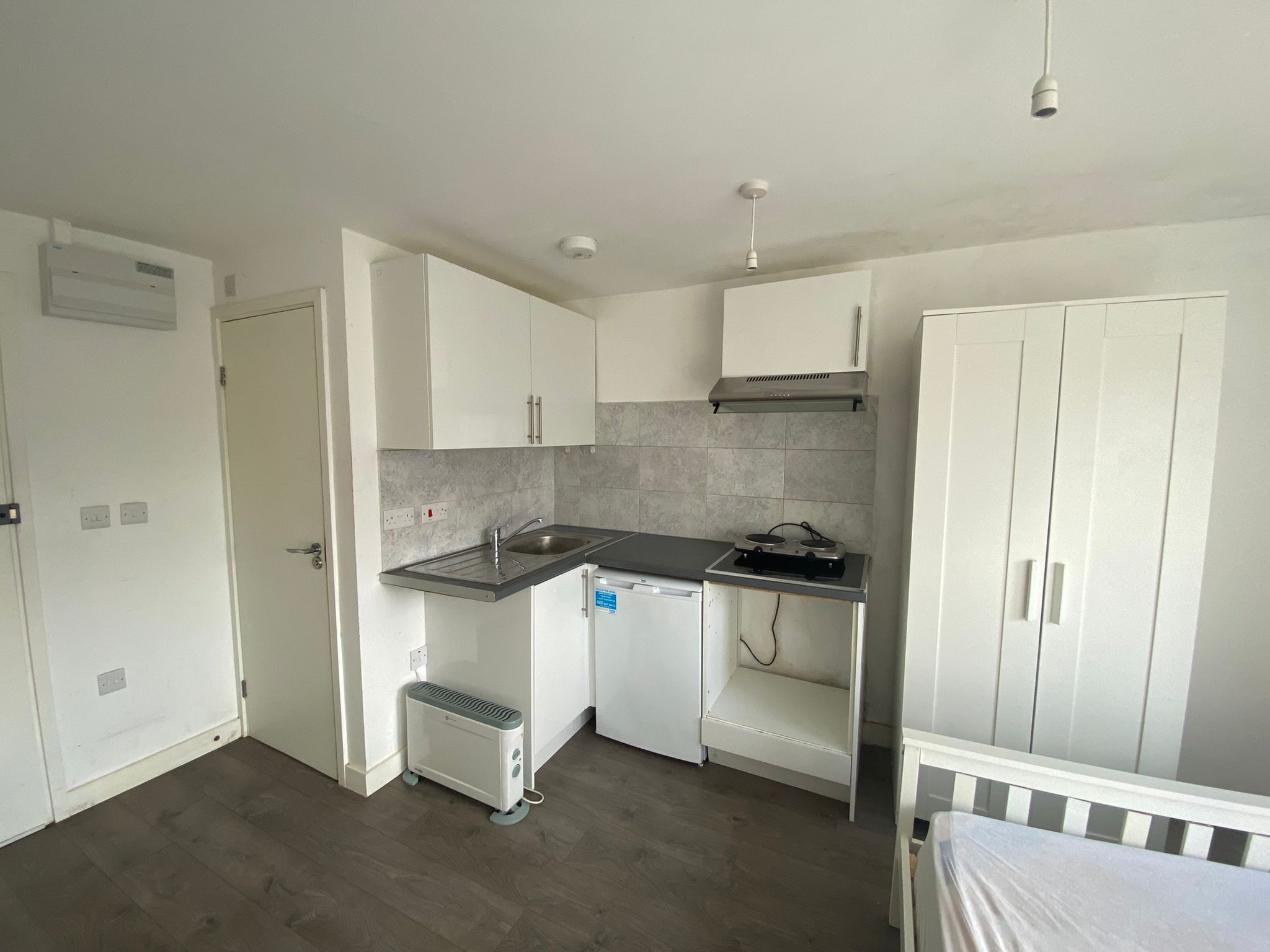 Flat Northcote Avenue in Greater London