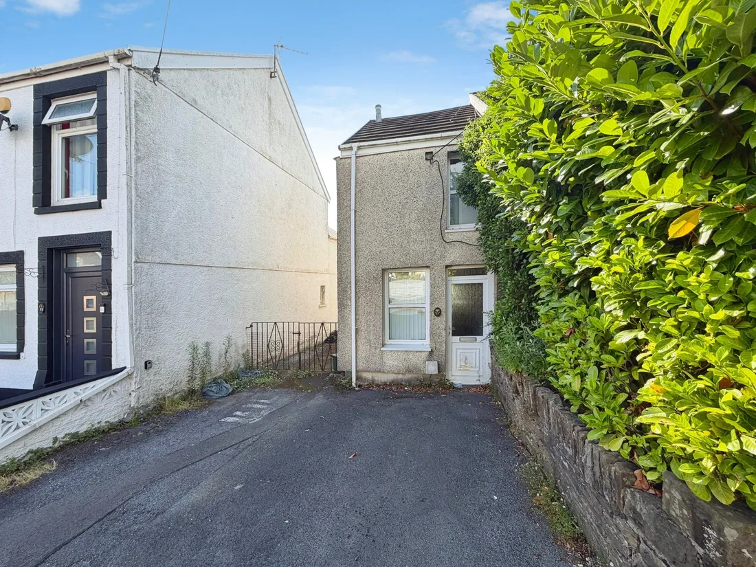 House Oakfield Street in Pontarddulais