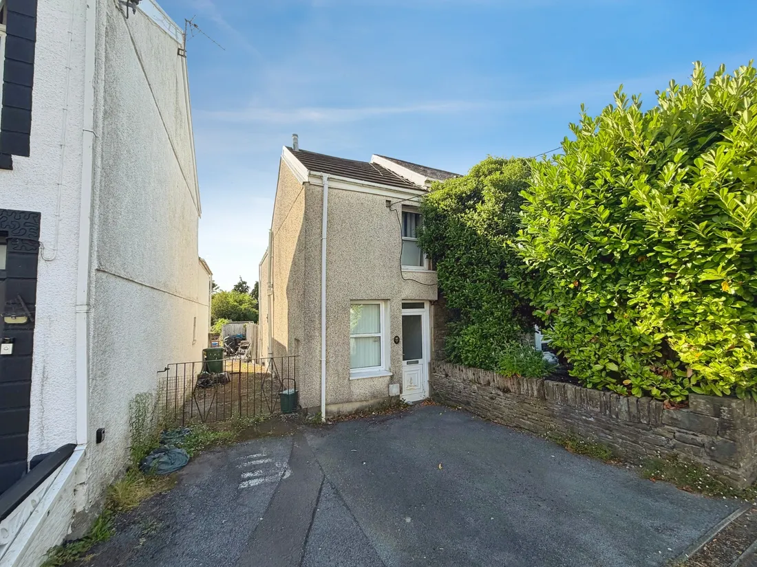 House Oakfield Street in Pontarddulais