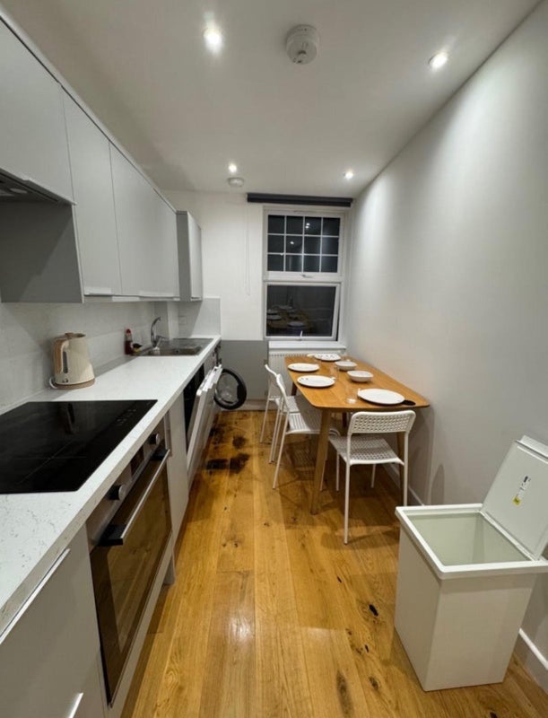 Room Green Lanes in Greater London