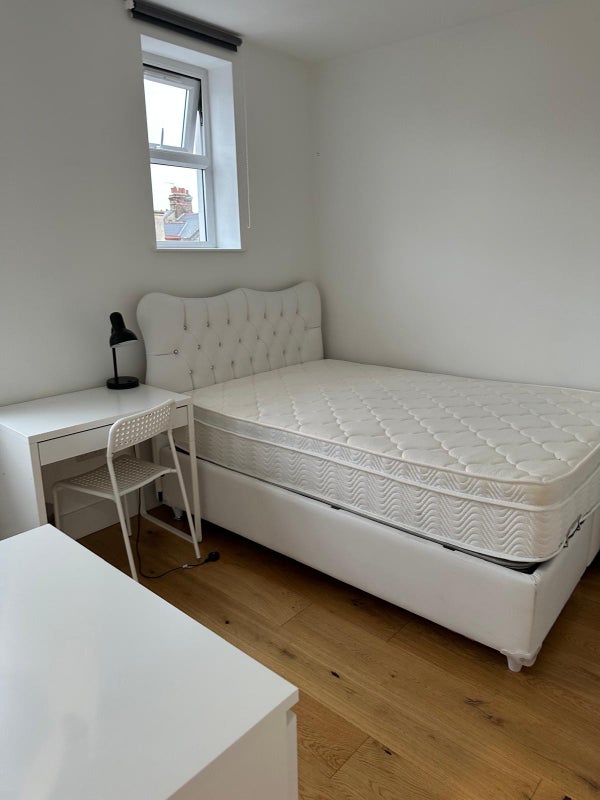 Room Green Lanes in Greater London