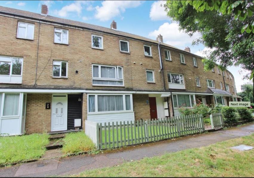 Flat Wellbury Terrace in Dacorum