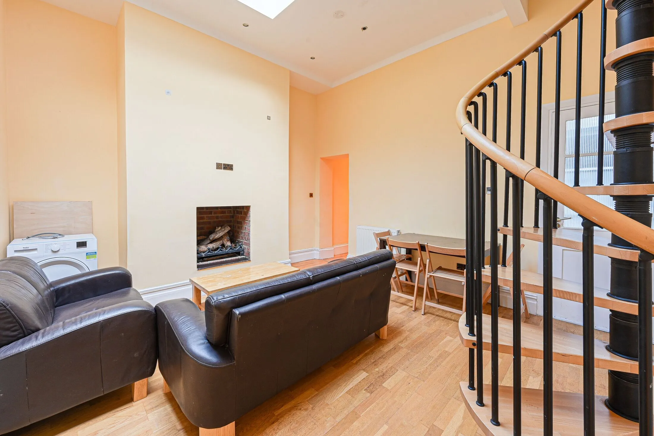Flat Queen's Gate Terrace in Greater London