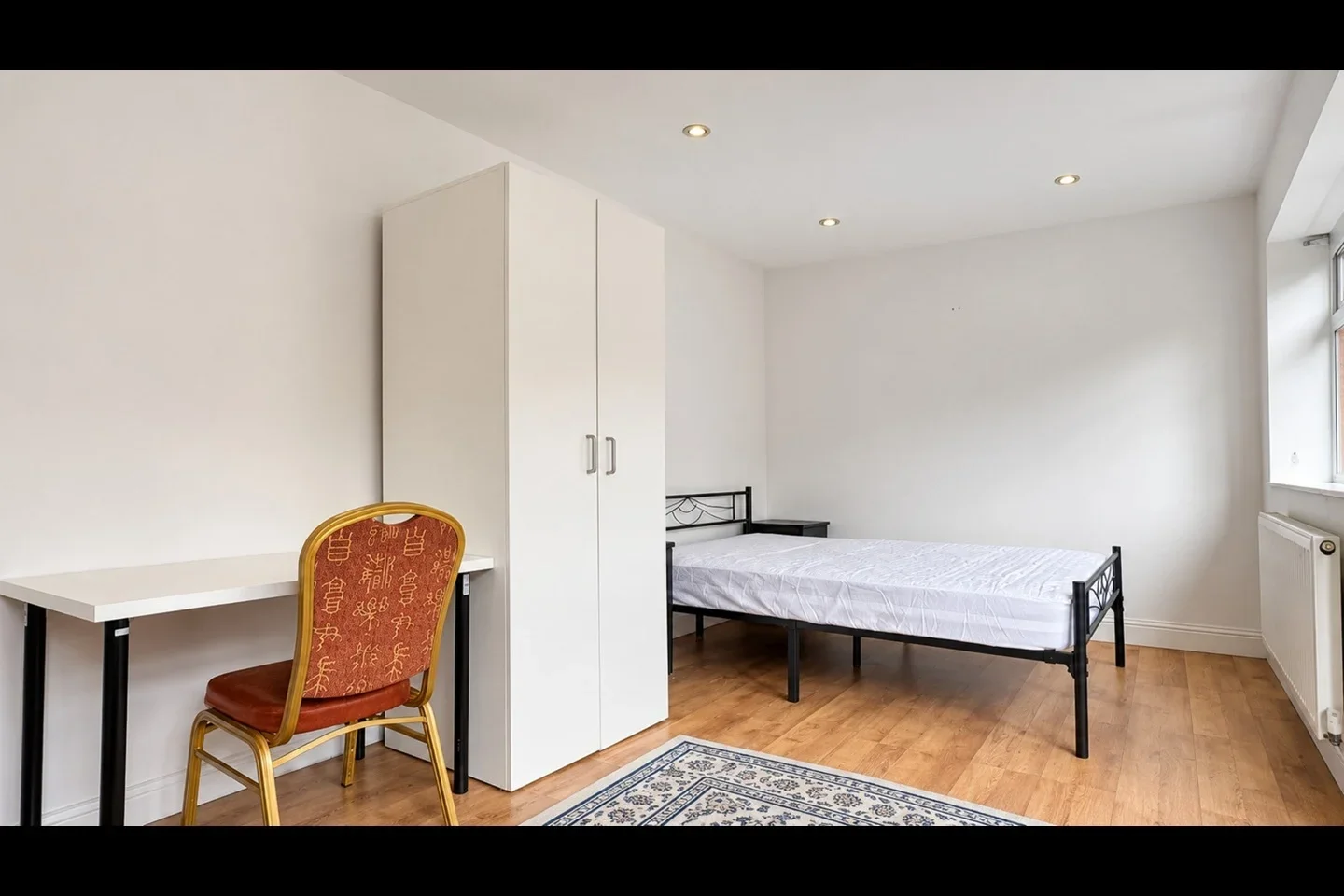 Flat Howard Close in Greater London