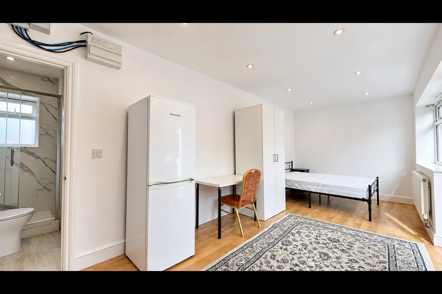 Flat Howard Close in Greater London