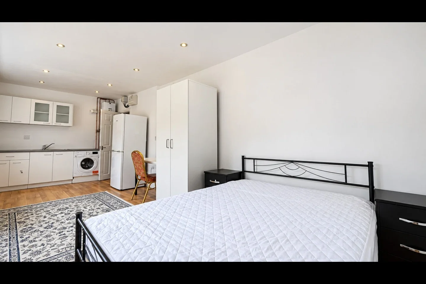 Flat Howard Close in Greater London