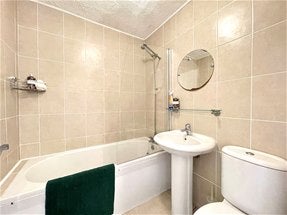 Flat Deeble Close in Threemilestone