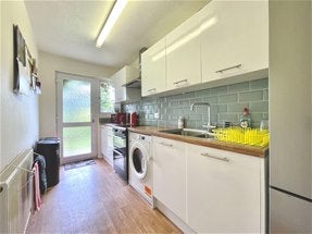 Flat Deeble Close in Threemilestone