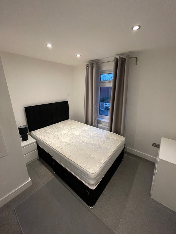 Room Helpeston in Basildon