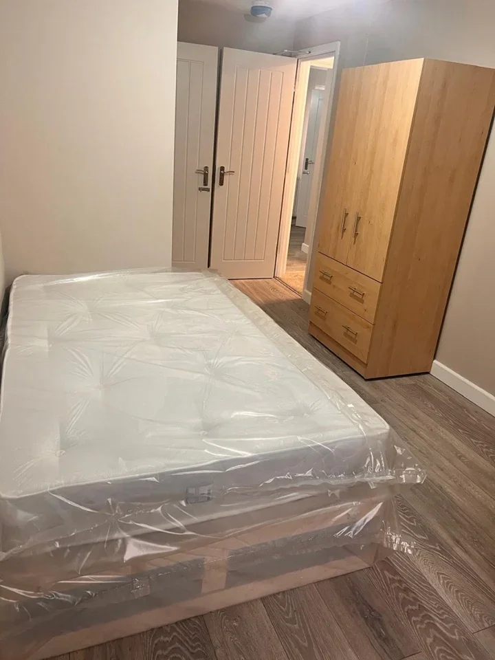 Room Helpeston in Basildon