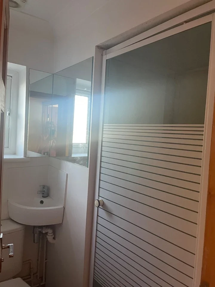Flat Hoylake Road in Greater London