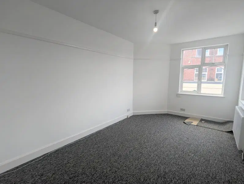 Flat Kenton Road in Greater London